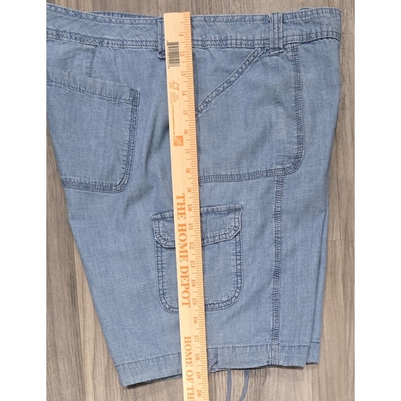 St. John's Bay Women's Mid-Rise Cargo Shorts - Size 16P, Chic & Versatile! - Picture 6 of 9
